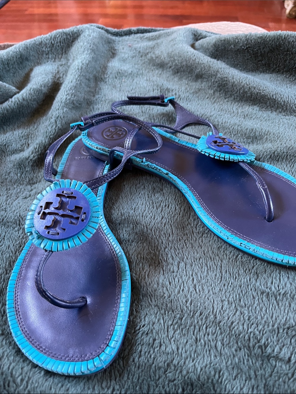 Tory Burch Navy Leather Thong Sandals with Turquoise Trim